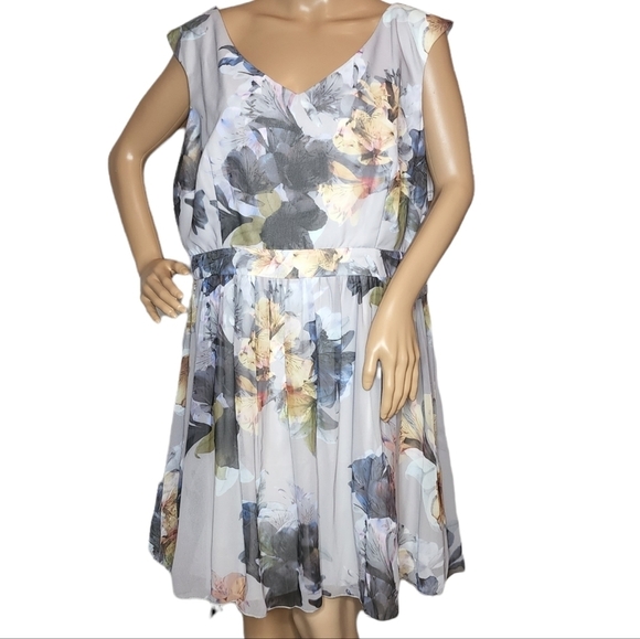 NWT little mistress fit and flare floral dress - Picture 13 of 16